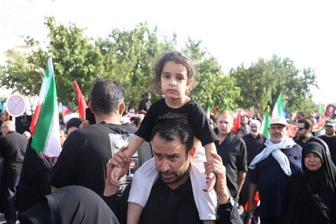 در کنار رهبر شهید؛ روایت حضور گرم کودکان و نوجوانان در آیین تشییع