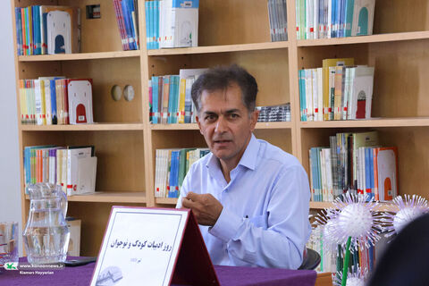 نشست ادبی واژه‌ها در باغ کودکی کانون چهارمحال و بختیاری
