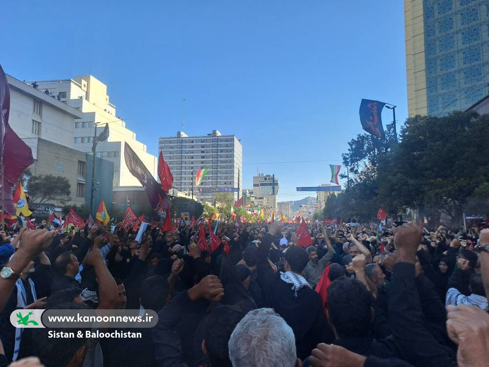 تجدید میثاق مدیرکل کانون سیستان و بلوچستان و همکاران با آرمانهای رهبر شهید در مشهد مقدس