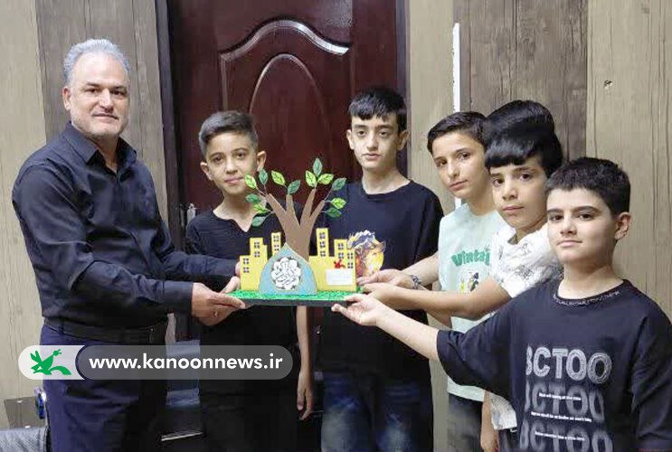 نوجوان ابرکوهی با شهردار دیدار کردند نوجوانان ابرکوهی با شهردار دیدار کردند