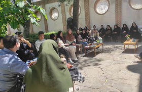 چهل و پنجمین نشست انجمن شاعران نوجوان کانون اردبیل در «موزه شهدا» برگزار شد