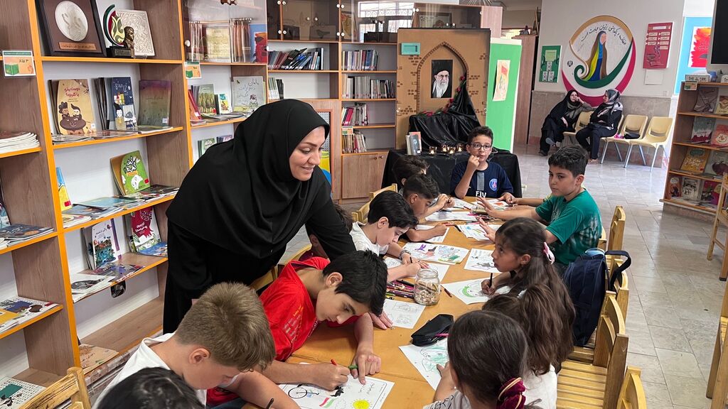 میزبانی مراکز فرهنگی کانون استان از جاماندگان مراسم تشییع آقای شهید ایران