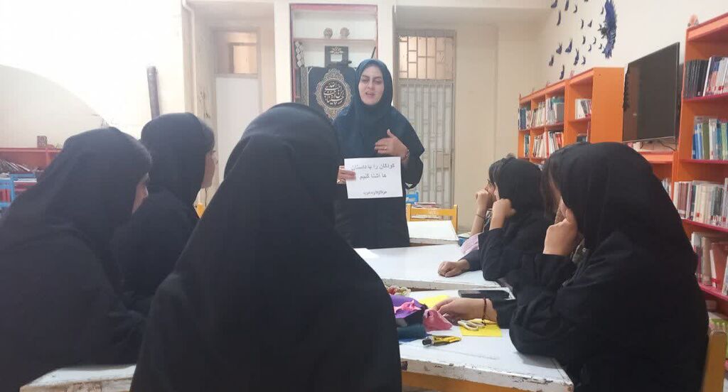 بزرگداشت روز ادبیات کودک و نوجوان در مرکز کرند غرب