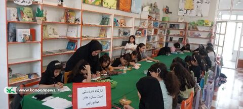دست‌سازه‌های حسینی اعضای کانون لرستان برای کودکان زائر اربعین