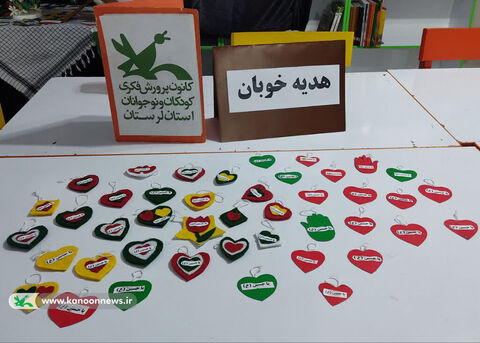 دست‌سازه‌های حسینی اعضای کانون لرستان برای کودکان زائر اربعین