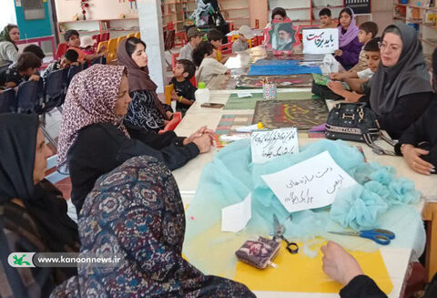 دست‌سازه‌های حسینی اعضای کانون لرستان برای کودکان زائر اربعین