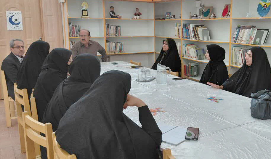 سی‌ و نهمین نشست انجمن شعر آفرینش در ابرکوه برگزار شد
