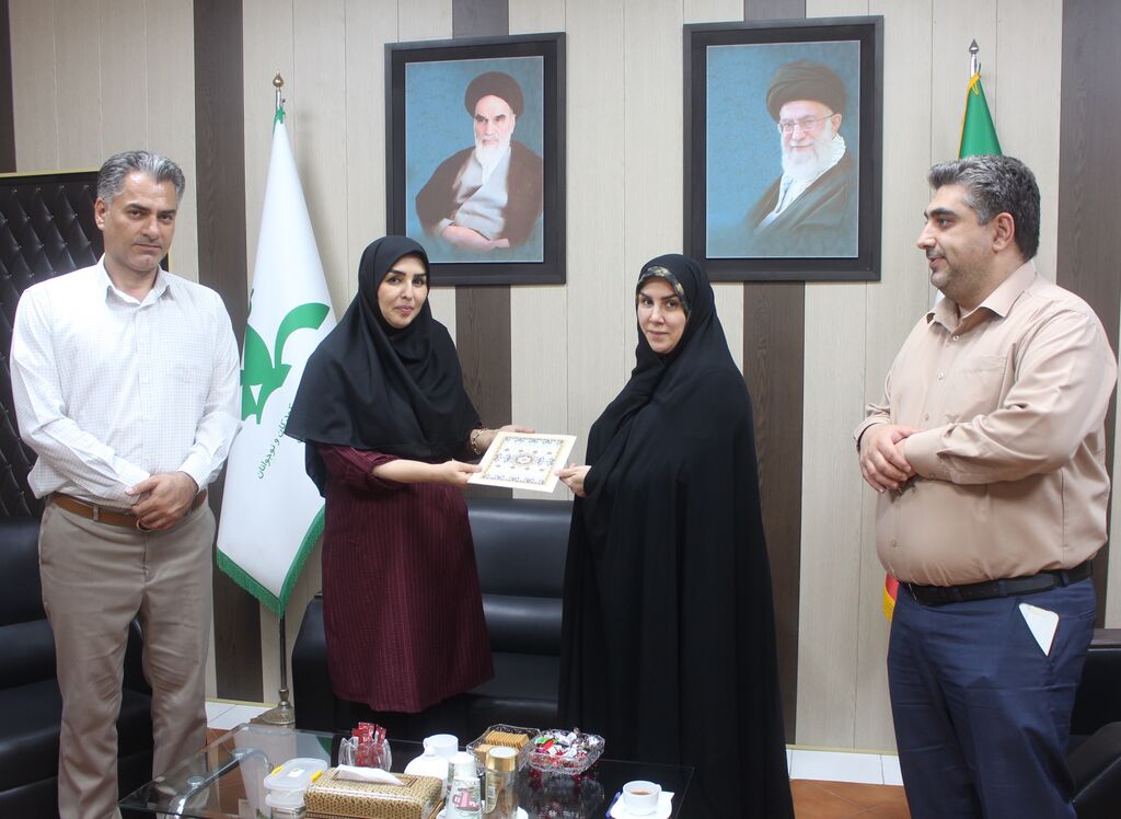 تجلیل از کارکنان حوزه فناوری اطلاعات و حراست کانون استان