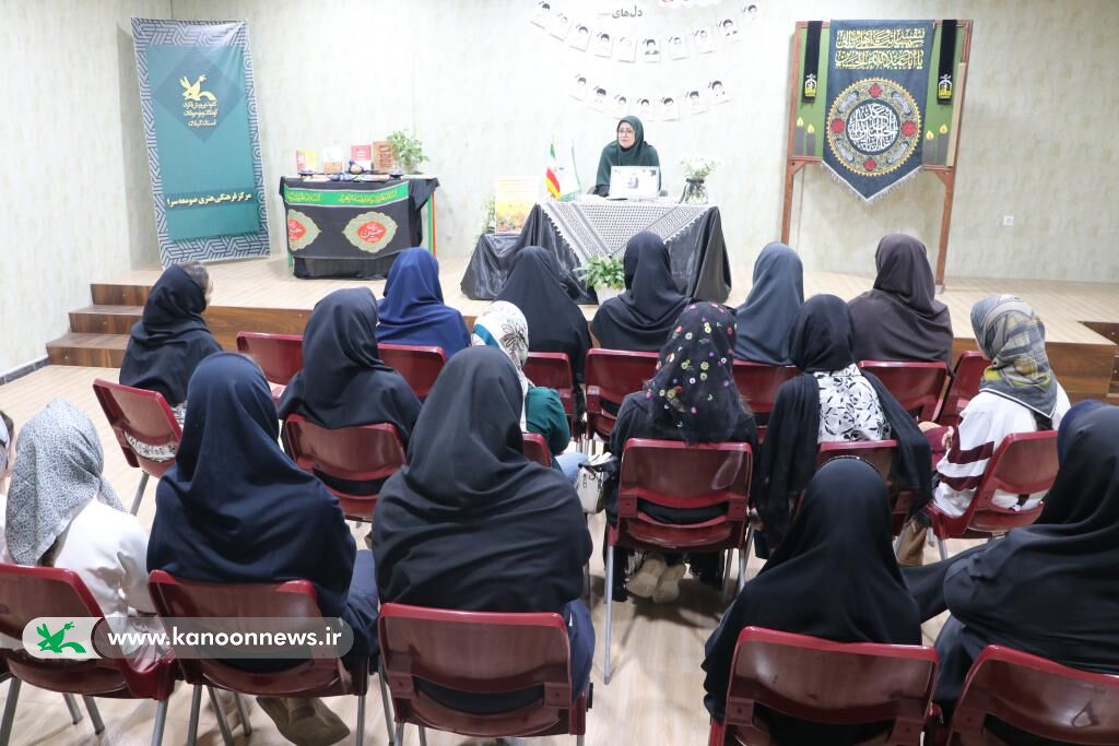 نشست آموزشی قصه گویی شخصیت ها و قهرمانان ملی و مذهبی برگزاری نشست آموزشی قصهگویی با محوریت قهرمانان ملی و مذهبی در صومعهسرا