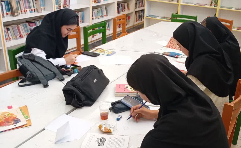 روز عفاف و حجاب با رنگ هنر در کانون البرز