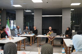  شاعران و نویسندگان، مهندسان واژگان و مضامین هستند