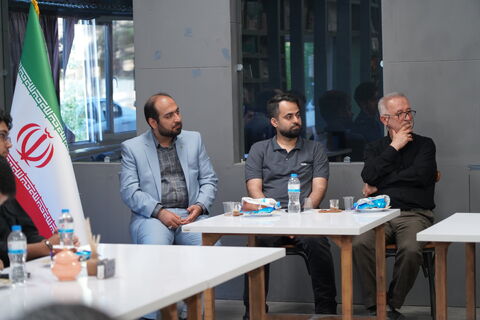 نشست ادبی با حضور افشین علا و اعضای نوجوان باشگاه‌های قاف و سیمرغ خراسان رضوی