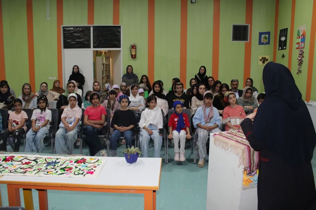 روز ادبیات کودک و نوجوان در کانون مهاباد گرامی داشته شد روز ادبیات کودک و نوجوان در کانون مهاباد گرامی داشته شد