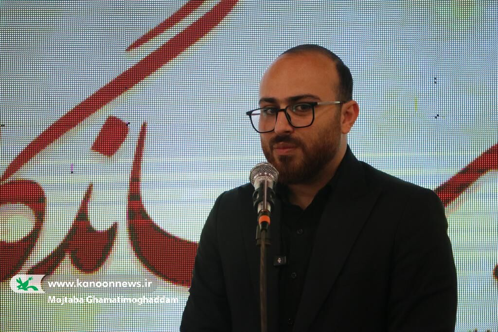 تجلیل از «گلهای سرسبد ایران» در آیین نور ماندگار/یاد رهبر شهید و شهدای میناب گرامیداشتهشد