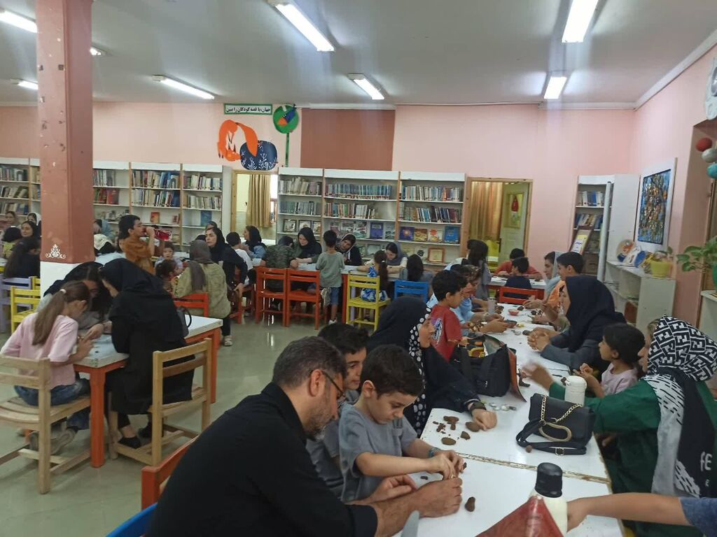 «باشگاه کتابخوانی خانواده» آغاز نخستین دوره «باشگاه کتابخوانی خانواده» در مرکز شماره ۴ بندرعباس