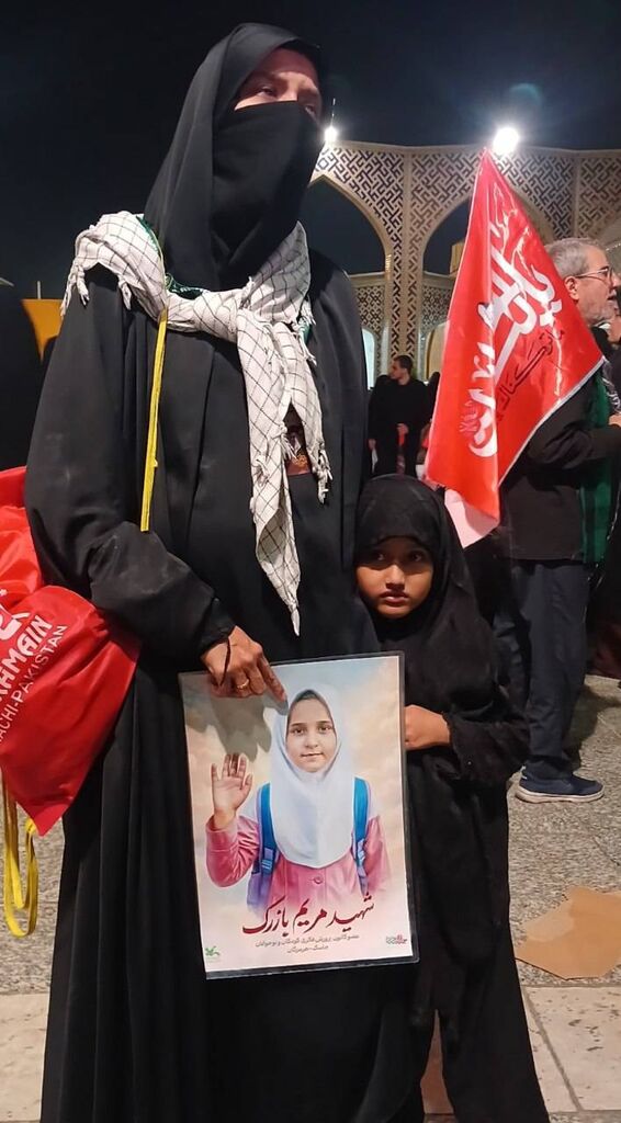 از موکب خدمت تا روایت خورشید؛ سفر معنوی ۱۶ خانواده مرکز هنری جاسک به مشهد برای ادای احترام به رهبر شهید