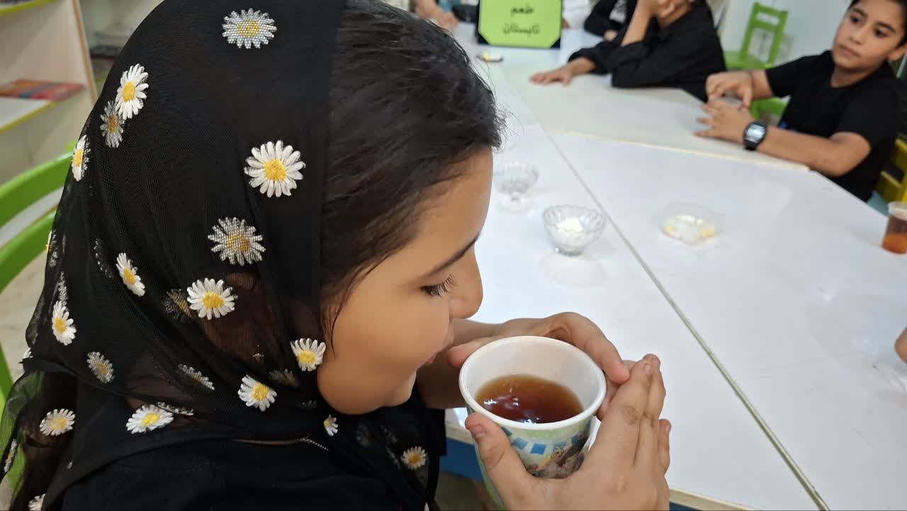 طعم تابستان در مرکز شماره ۲ قرچک؛ آموزش صبحانه سالم در کنار نشاط و کار گروهی