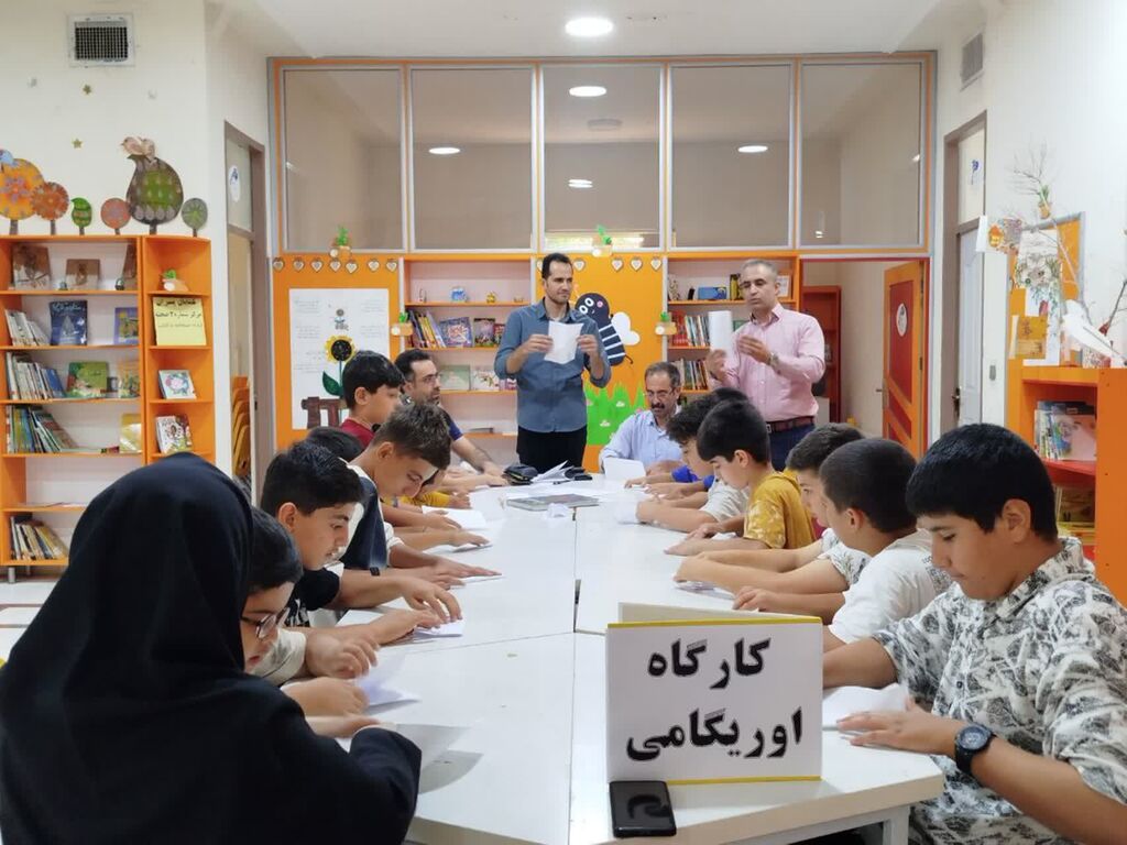 مدیرکل کانون کرمانشاه با اعضا و مربی مرکز شماره ۱ صحنه دیدار کرد