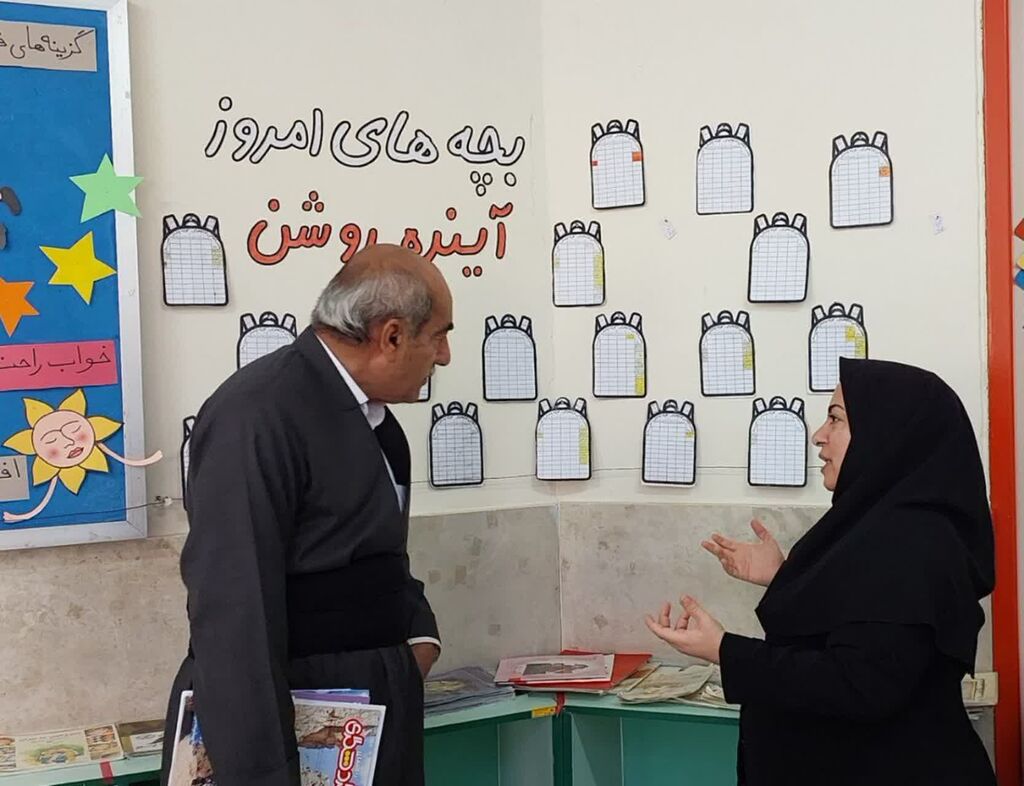 دورهمی با حضور نویسنده جوانرودی در کانون این شهرستان