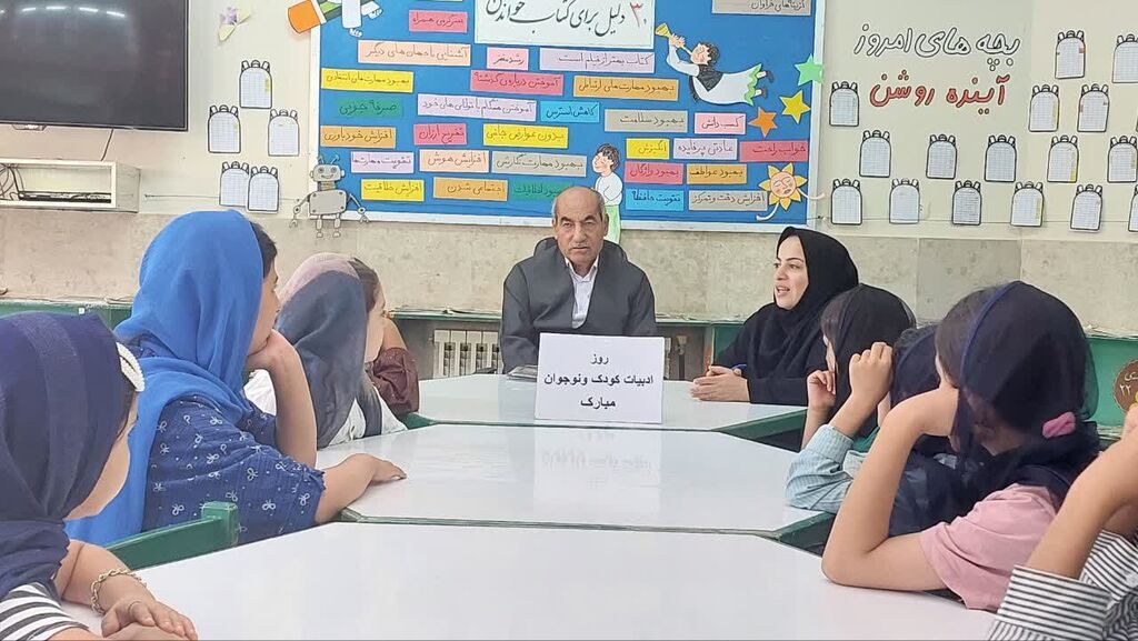 دورهمی با حضور نویسنده جوانرودی در کانون این شهرستان