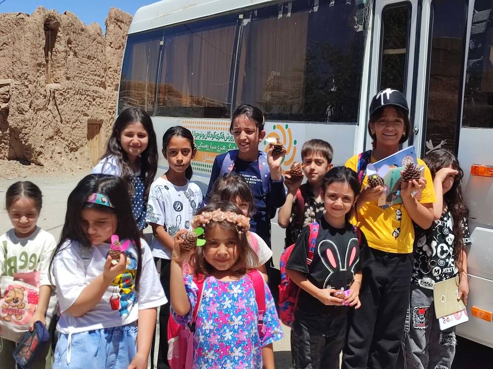 سمنان1405 کاروان کتاب کانون میامی در روستای محمدآباد