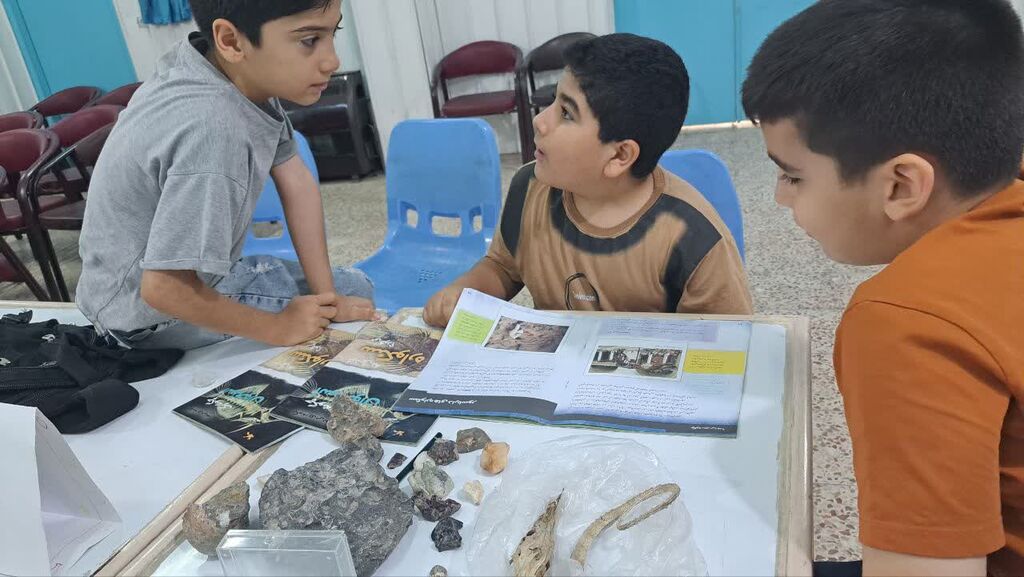 سمنان1405 از قفسه کتاب تا دنیای فسیلها در کانون شاهرود