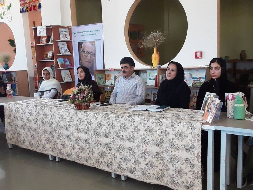 د بزرگداشت روز ادبیات کودک ونوجوان درایلام