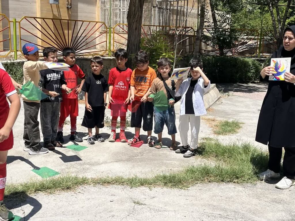 تلفیق خلاقانه هنر و تجربه علمی در کانون شهرستان چایپاره تلفیق خلاقانه هنر و تجربه علمی در کانون شهرستان چایپاره