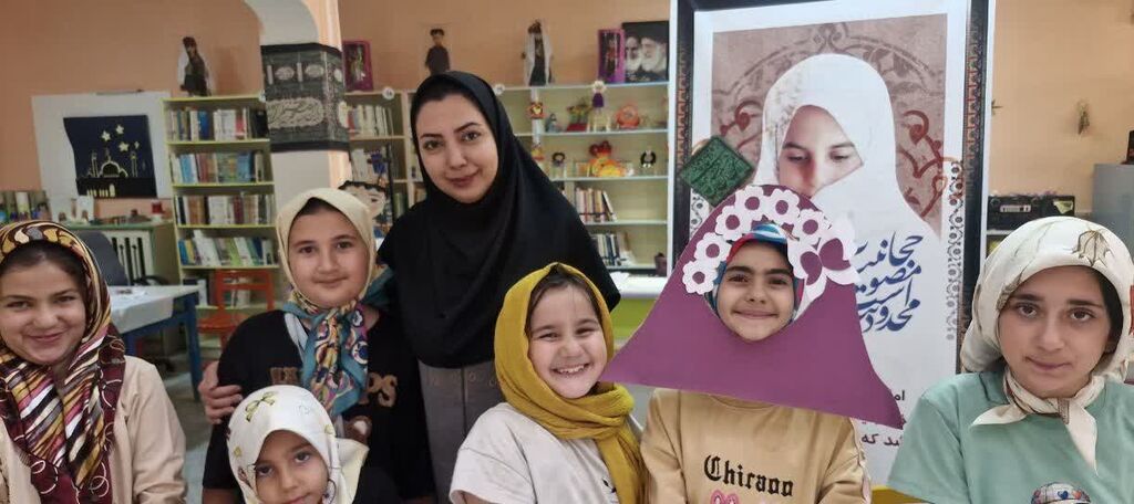 «وقار و زیبایی»؛ روایتی هنرمندانه از عفاف و حجاب در کانون تازهشهر «وقار و زیبایی»؛ روایتی هنرمندانه از عفاف و حجاب در کانون تازهشهر