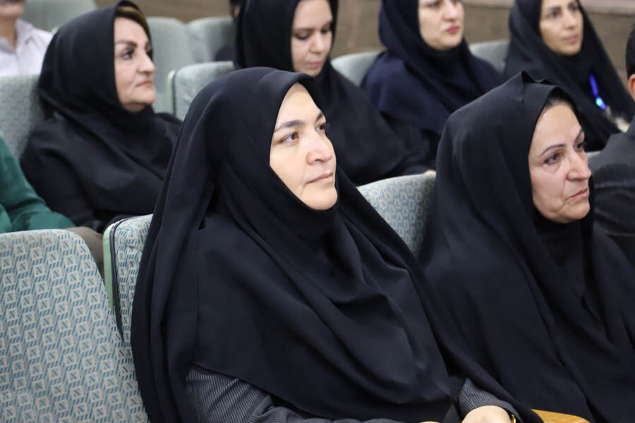 نشست مشترک داستاننویسان نوجوان اردبیل و آذربایجان شرقی در سراب برگزار شد