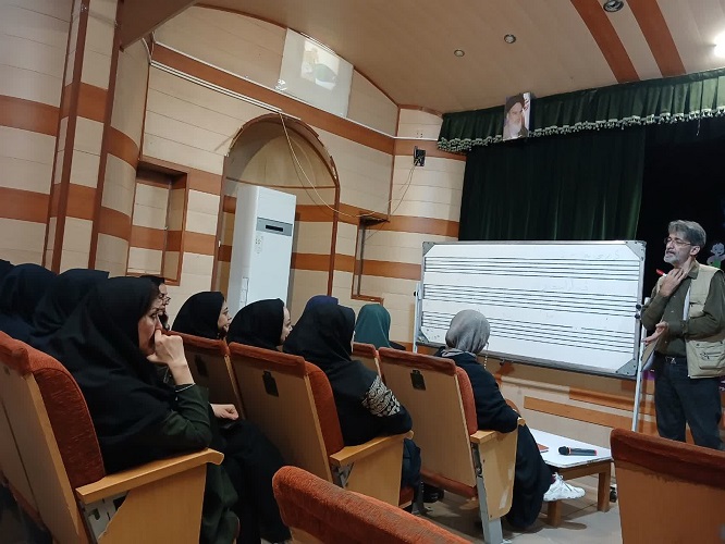 کارگاه تخصصی «صدابازی و سرودسازی» برای مربیان کانون اصفهان برگزار شد