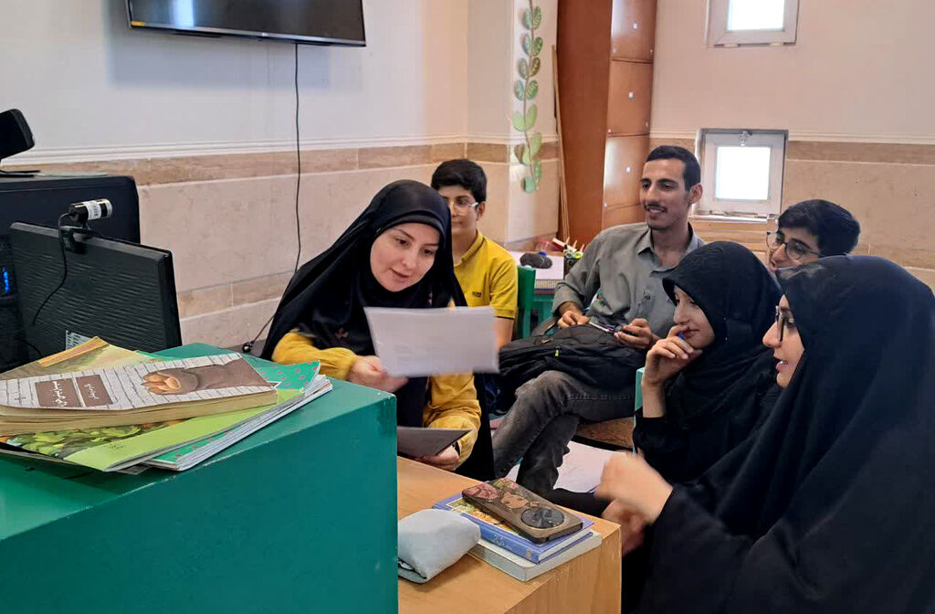 نشست انجمن شعر با محور «تصویر و موسیقی در شعر سپید» برگزار شد