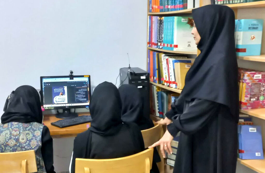 نشست انجمن شعر با محور «تصویر و موسیقی در شعر سپید» برگزار شد