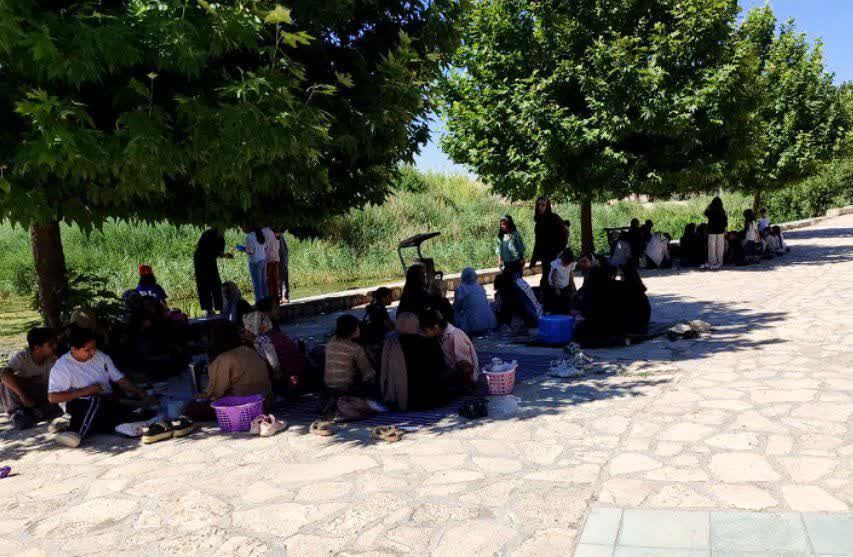 برنامه «حال خوش زندگی» در پارک ساحلی روانسر برگزار شد