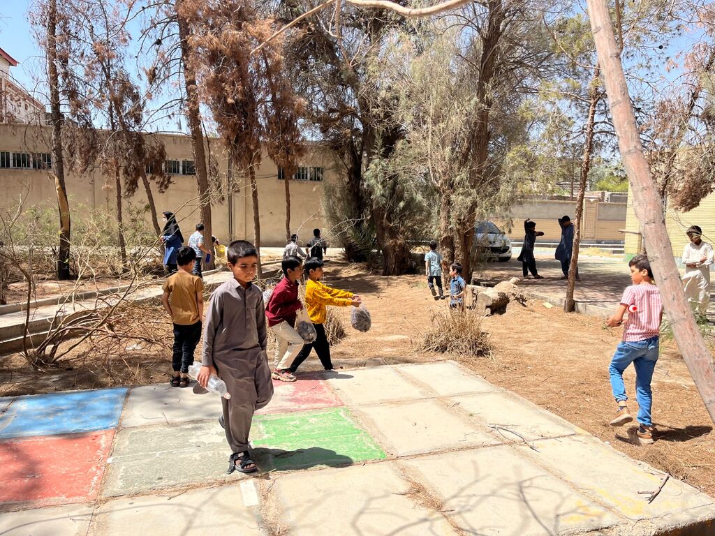 اعضای کودک و نوجوان کانون در زاهدان در ویژهبرنامه «همیاران طبیعت» سفیران حفاظت از محیط زیست شدند