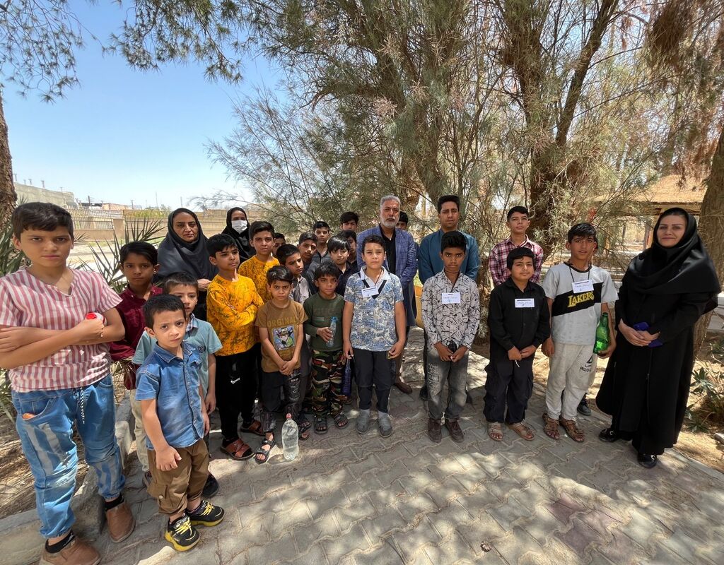 اعضای کودک و نوجوان کانون در زاهدان در ویژهبرنامه «همیاران طبیعت» سفیران حفاظت از محیط زیست شدند