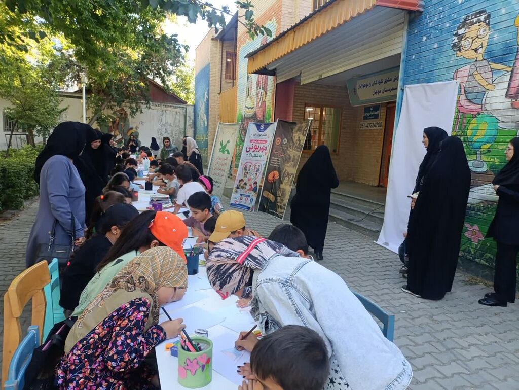 برپایی ایستگاه نقاشی «احترام به سالمندان» در مرکز قوچان