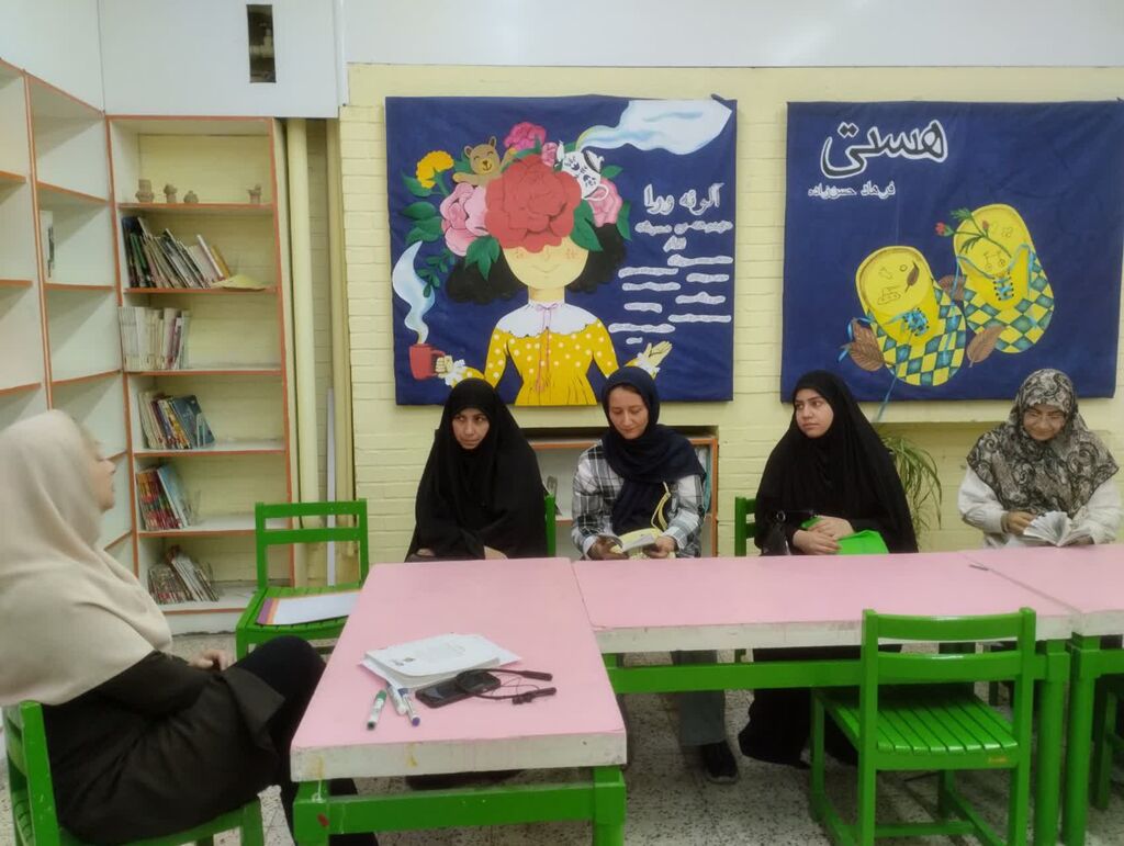 «یک دورهمی فرهنگی با طعم کتاب» در مرکز شماره ۴ مشهد