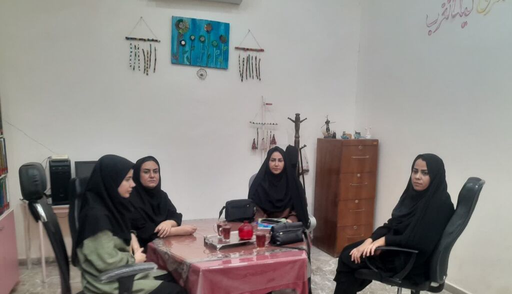 کارگاه آموزشی مهارتهای اجتماعی و آشنایی با وظایف پلیس در کانون گیلانغرب