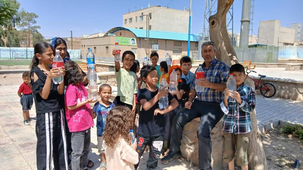 سمنان1405 مرکز سیار کانون پرورش فکری سمنان شور و نشاط تابستانی را به کودکان هدیه داد