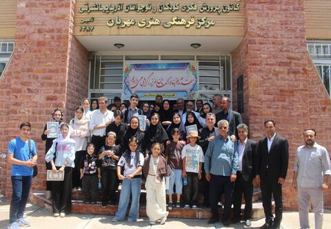 صد و دومین نشست انجمن شعر آفرینش با تلفیقی از نقد ادبی، تقدیر از فعالان فرهنگی و بازدید از آثار تاریخی، گامی مؤثر در تقویت پیوند میان هنر، دین و تاریخ در فضای فرهنگی شهر مهربان برگزار شد.