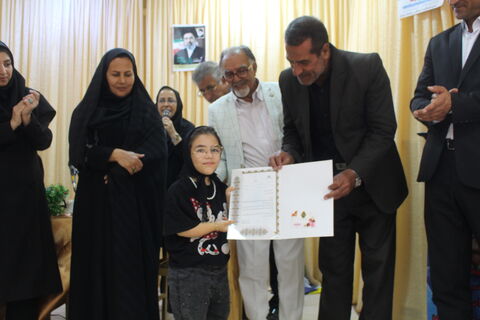 صد و دومین نشست انجمن شعر آفرینش با تلفیقی از نقد ادبی، تقدیر از فعالان فرهنگی و بازدید از آثار تاریخی، گامی مؤثر در تقویت پیوند میان هنر، دین و تاریخ در فضای فرهنگی شهر مهربان برگزار شد.