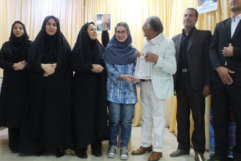 صد و دومین نشست انجمن شعر آفرینش با تلفیقی از نقد ادبی، تقدیر از فعالان فرهنگی و بازدید از آثار تاریخی، گامی مؤثر در تقویت پیوند میان هنر، دین و تاریخ در فضای فرهنگی شهر مهربان برگزار شد.