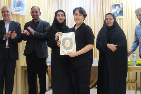 صد و دومین نشست انجمن شعر آفرینش با تلفیقی از نقد ادبی، تقدیر از فعالان فرهنگی و بازدید از آثار تاریخی، گامی مؤثر در تقویت پیوند میان هنر، دین و تاریخ در فضای فرهنگی شهر مهربان برگزار شد.
