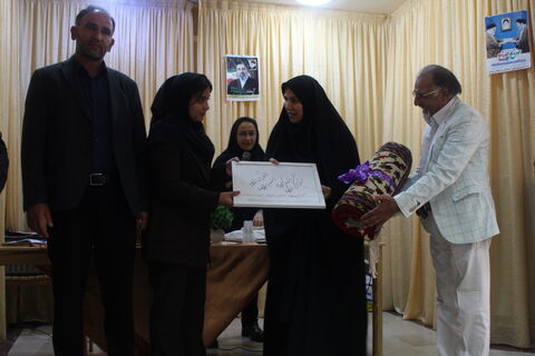 صد و دومین نشست انجمن شعر آفرینش با تلفیقی از نقد ادبی، تقدیر از فعالان فرهنگی و بازدید از آثار تاریخی، گامی مؤثر در تقویت پیوند میان هنر، دین و تاریخ در فضای فرهنگی شهر مهربان برگزار شد.