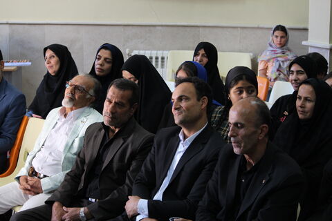صد و دومین نشست انجمن شعر آفرینش با تلفیقی از نقد ادبی، تقدیر از فعالان فرهنگی و بازدید از آثار تاریخی، گامی مؤثر در تقویت پیوند میان هنر، دین و تاریخ در فضای فرهنگی شهر مهربان برگزار شد.