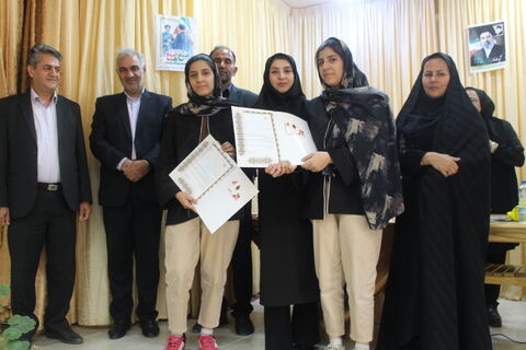 صد و دومین نشست انجمن شعر آفرینش با تلفیقی از نقد ادبی، تقدیر از فعالان فرهنگی و بازدید از آثار تاریخی، گامی مؤثر در تقویت پیوند میان هنر، دین و تاریخ در فضای فرهنگی شهر مهربان برگزار شد.