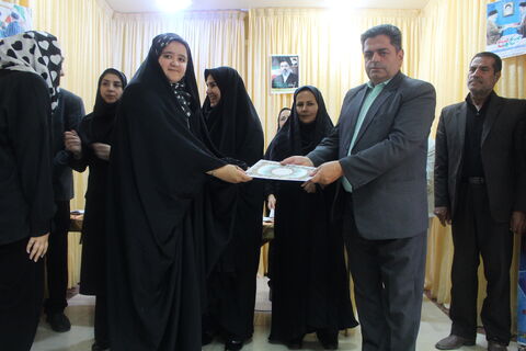 صد و دومین نشست انجمن شعر آفرینش با تلفیقی از نقد ادبی، تقدیر از فعالان فرهنگی و بازدید از آثار تاریخی، گامی مؤثر در تقویت پیوند میان هنر، دین و تاریخ در فضای فرهنگی شهر مهربان برگزار شد.