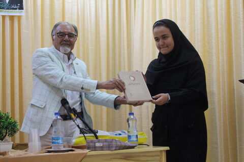 صد و دومین نشست انجمن شعر آفرینش با تلفیقی از نقد ادبی، تقدیر از فعالان فرهنگی و بازدید از آثار تاریخی، گامی مؤثر در تقویت پیوند میان هنر، دین و تاریخ در فضای فرهنگی شهر مهربان برگزار شد.