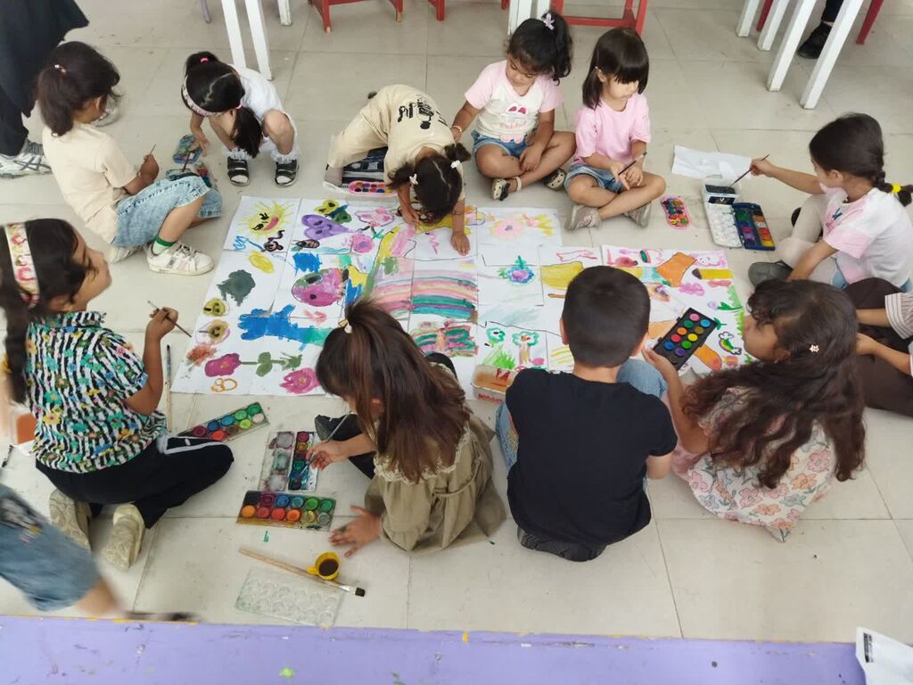 خلق دنیای خیال کودکان با نقاشی گروهی در مجتمع کانون همدان